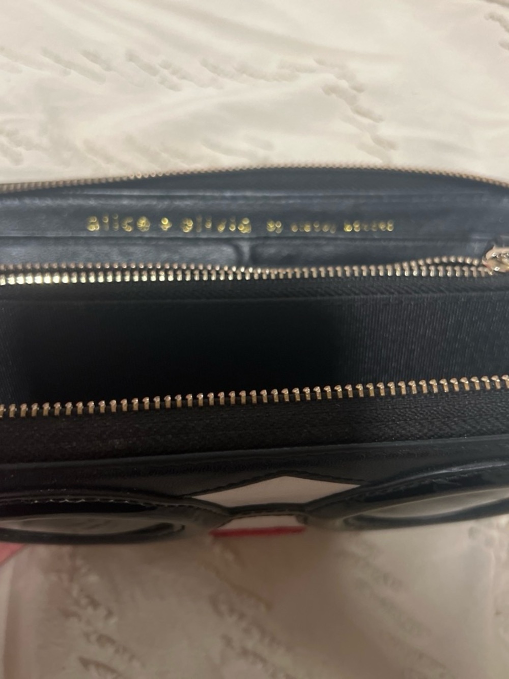 Alice & Olivia Novelty Sunglasses Face Wallet Clutch with Red Lip Accent - Picture 2 of 3